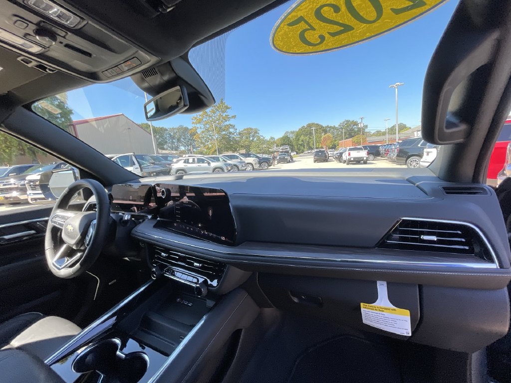 Certified 2025 Chevrolet Suburban Premier RWD image 28