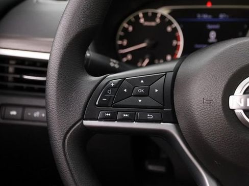 Certified 2025 Nissan Altima 2.5 SV FWD image 11