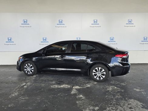 Used 2022 Toyota Corolla LE image 4