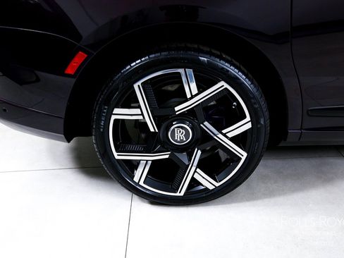 Certified 2025 Rolls-Royce Cullinan Black Badge AWD/4WD image 31