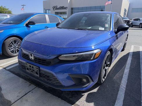 Used 2023 Honda Civic Sport image 2