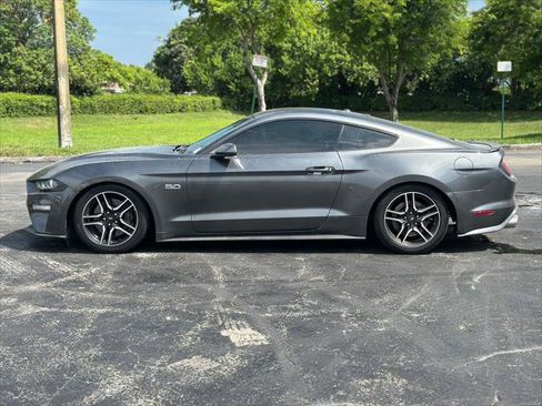 Used 2019 Ford Mustang GT RWD image 4