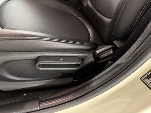 Used 2017 MINI Cooper 4-Door Hardtop image 14