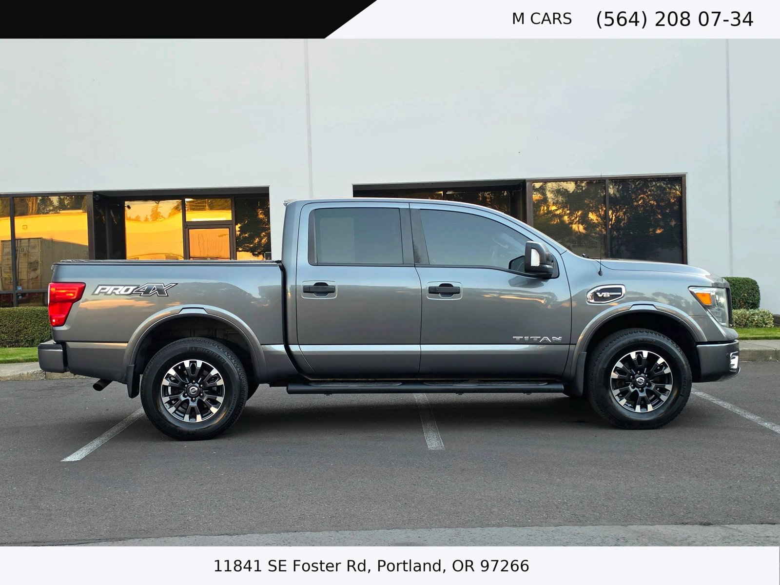 Used 2017 Nissan Titan PRO-4X w/ Pro-4x Convenience Package AWD/4WD image 5