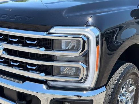 Used 2023 Ford F250 Lariat w/ Lariat Ultimate Package AWD/4WD image 9