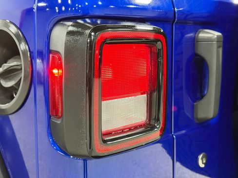 Used 2018 Jeep Wrangler Unlimited Sport S image 68