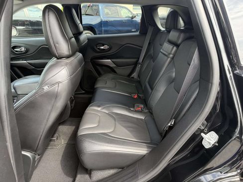 Used 2019 Jeep Cherokee Limited AWD/4WD image 16