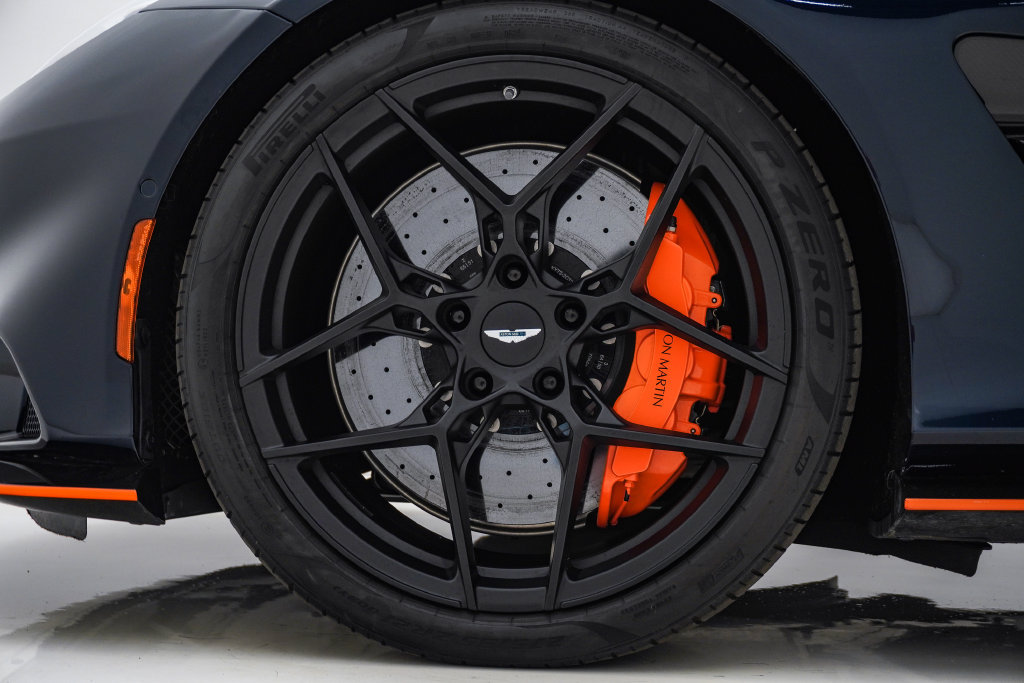 Used 2026 Aston Martin Vanquish Convertible RWD image 17