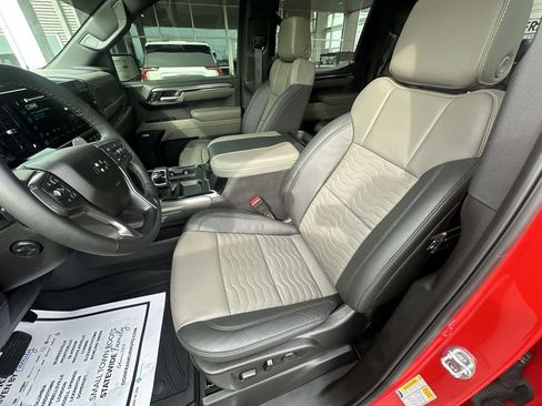 Used 2025 Chevrolet Silverado 1500 ZR2 w/ Technology Package image 17
