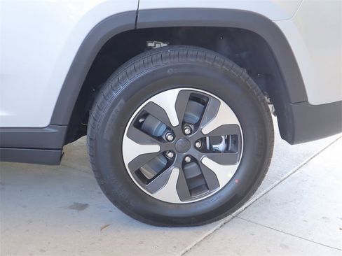 New 2023 Jeep Grand Cherokee 4xe w/ Luxury Tech Group II image 28