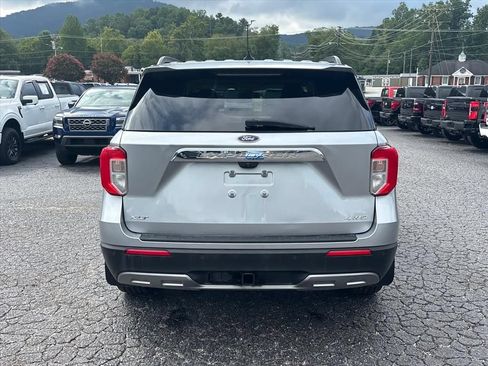 Used 2022 Ford Explorer XLT AWD/4WD image 6