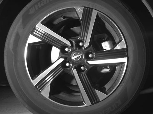 Used 2025 Nissan Sentra SV FWD image 13