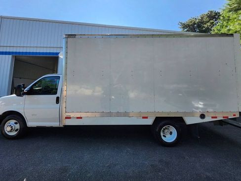 Used 2024 Chevrolet Express 3500 w/ Power Convenience Package RWD image 2