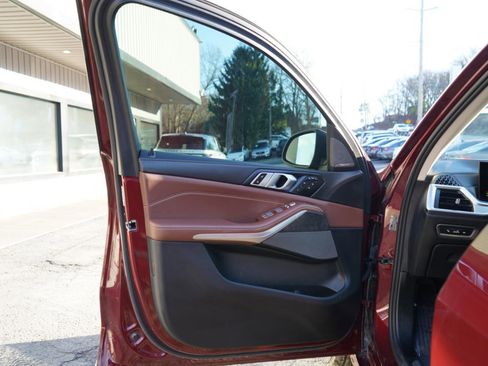 Used 2025 BMW X7 xDrive40i w/ Executive Package image 16