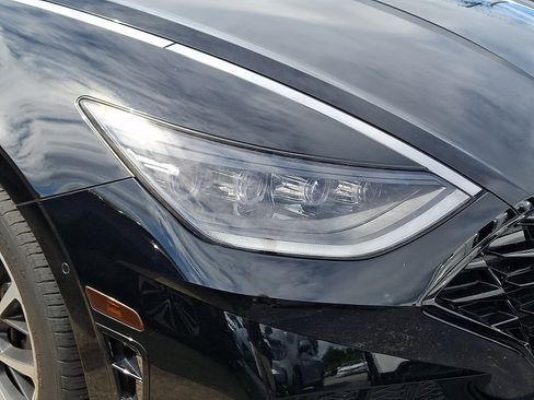 Used 2023 Hyundai Sonata Limited w/ Preferred Accessory Package FWD image 12