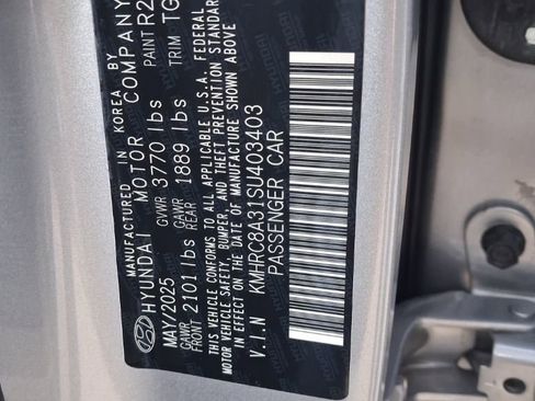 Used 2025 Hyundai Venue SEL FWD image 4