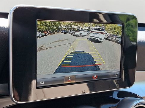 Used 2018 Mercedes-Benz GLC 300 4MATIC image 19