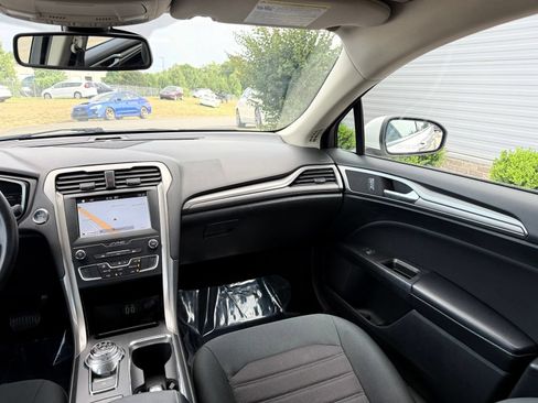 Used 2019 Ford Fusion SE FWD image 23