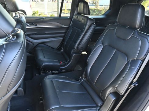 Used 2025 Jeep Grand Cherokee L Limited w/ Luxury Tech Group II AWD/4WD image 33