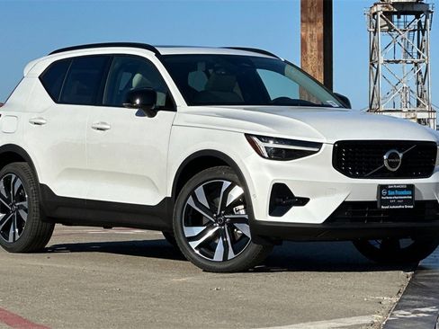 Certified 2025 Volvo XC40 B5 Plus w/ Protection Package Premier image 1