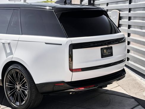 Used 2025 Land Rover Range Rover Long Wheelbase SE AWD/4WD image 9