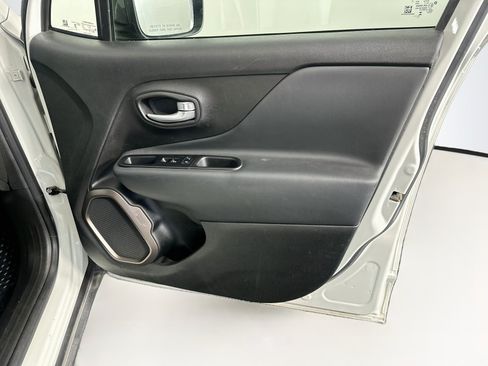 Used 2023 Jeep Renegade Latitude AWD/4WD image 32