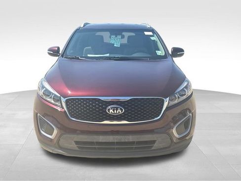 Used 2016 Kia Sorento LX w/ LX Convenience Package image 2