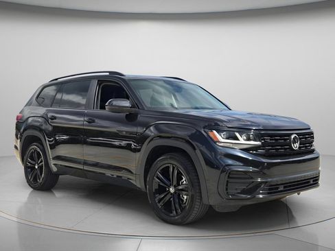 Used 2023 Volkswagen Atlas SEL R-Line AWD/4WD image 8