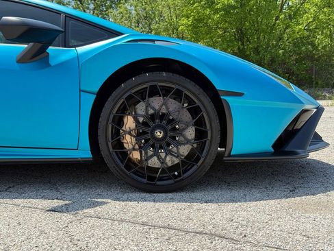 Used 2022 Lamborghini Huracan STO RWD image 12