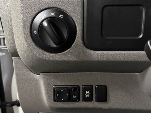 Used 2018 Nissan NV 2500 S image 27