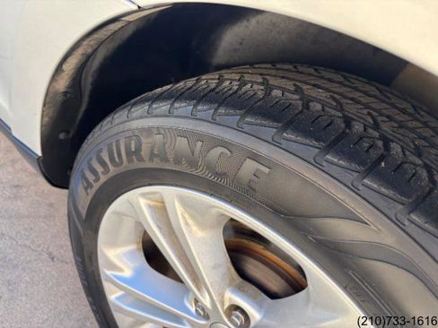 Used 2017 Ford Taurus SEL image 33