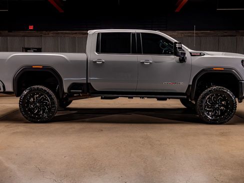 Used 2024 GMC Sierra 3500 AT4 w/ Technology Package image 10