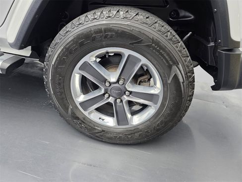 Used 2019 Jeep Wrangler Unlimited Sahara w/ Dual Top Group image 15