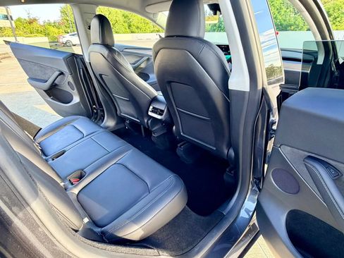 Used 2024 Tesla Model Y 2WD image 28