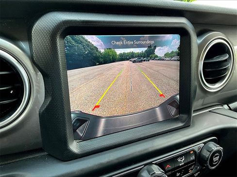 Used 2021 Jeep Gladiator Overland image 19