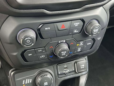 Used 2023 Jeep Renegade Latitude image 14