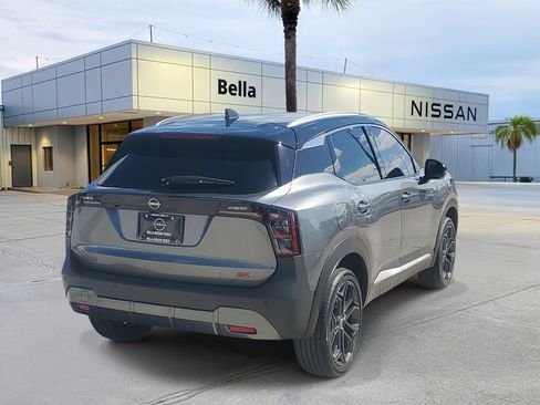 Used 2025 Nissan Kicks SR FWD image 7