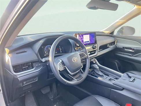 Used 2024 Toyota Grand Highlander XLE image 7