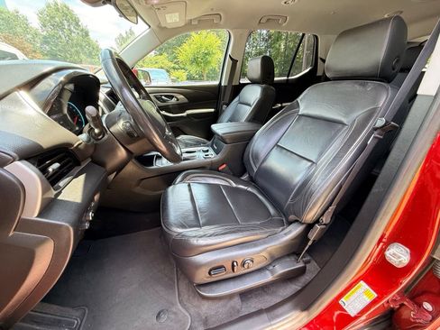 Used 2020 Chevrolet Traverse LT FWD image 22