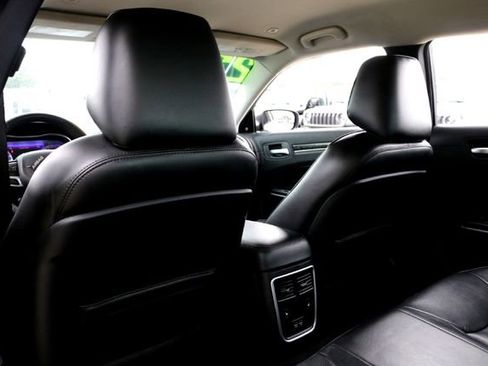 Used 2023 Chrysler 300 Touring L w/ Comfort Group RWD image 23