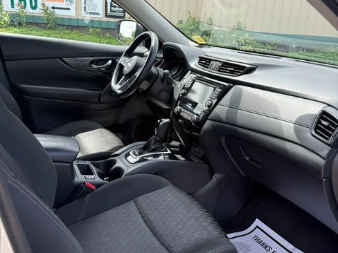 Used 2018 Nissan Rogue SV AWD/4WD image 15