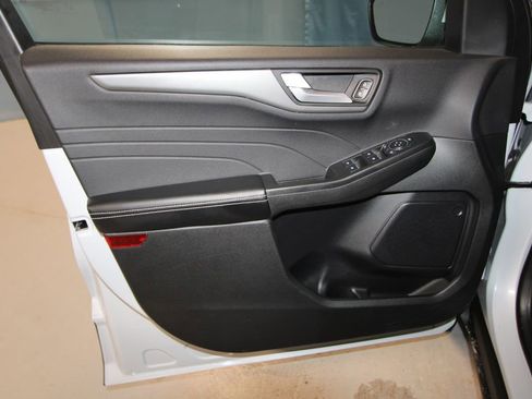 Used 2025 Ford Escape SE w/ Class II Trailer Tow Package image 5