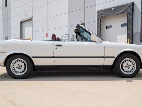 Used 1987 BMW 325i Convertible RWD image 19