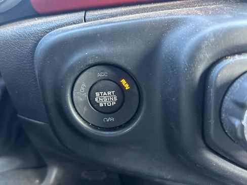 Used 2023 Jeep Gladiator Rubicon w/ LED Lighting Group AWD/4WD image 17