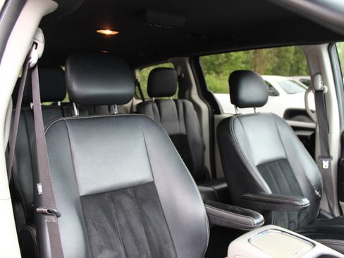 Used 2017 Dodge Grand Caravan SXT FWD image 36