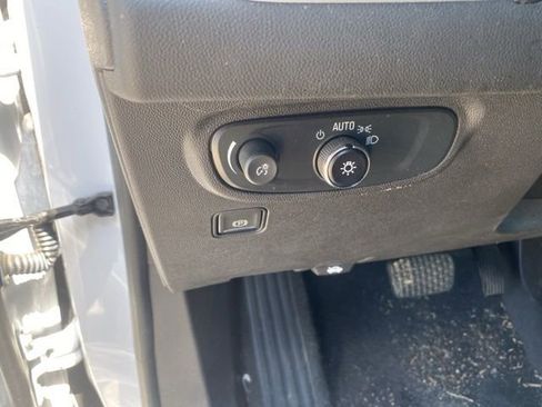Used 2024 GMC Terrain SLE w/ Elevation Edition FWD image 15