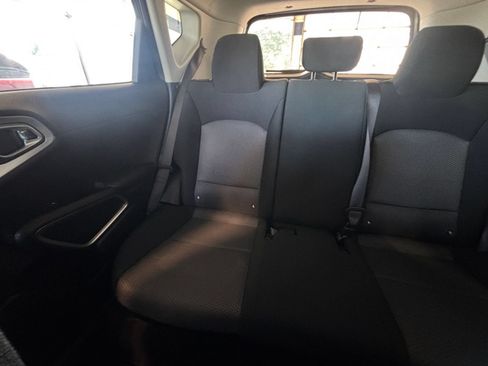 Used 2025 Kia Soul LX w/ LX Technology Package FWD image 37