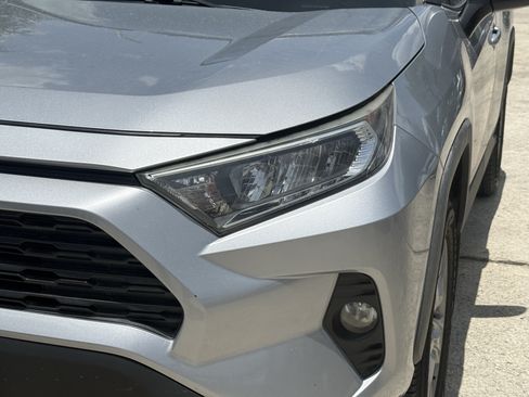 Used 2021 Toyota RAV4 XLE w/ Convenience Package FWD image 11