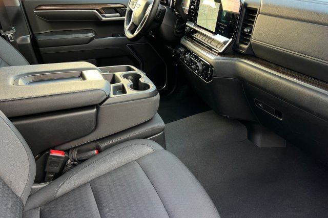 Used 2025 Chevrolet Silverado 1500 LT RWD image 19