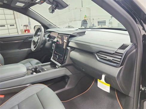 New 2026 GMC Acadia AT4 w/ Super Cruise Package image 38